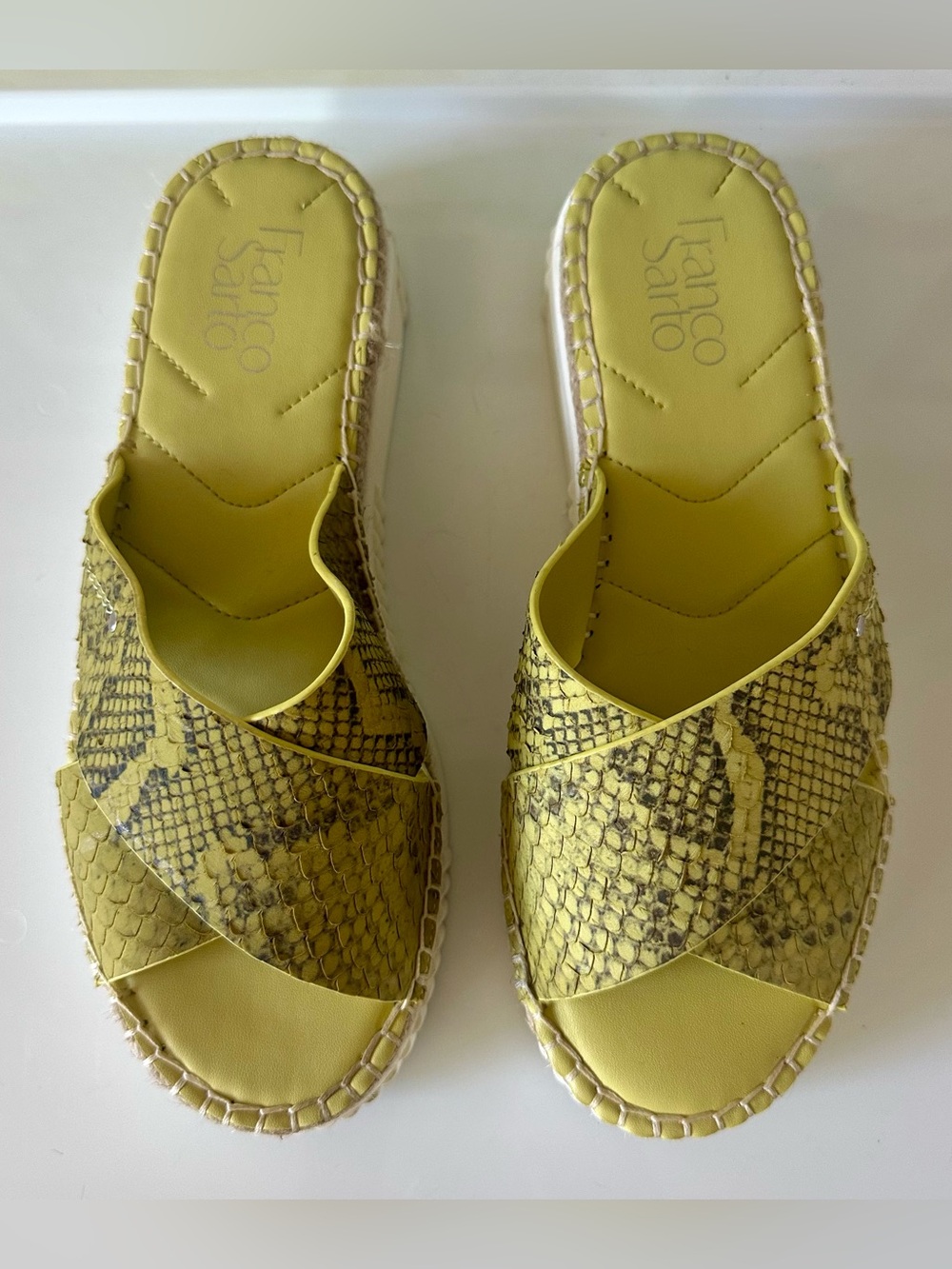 franco sarto chartreuse leather snake textured platform slides / sz 8